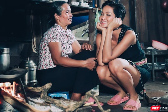 H' Hen Niê lọt top 5 Hoa hậu Hoàn Vũ Thế giới là một kỳ tích với người đẹp Việt