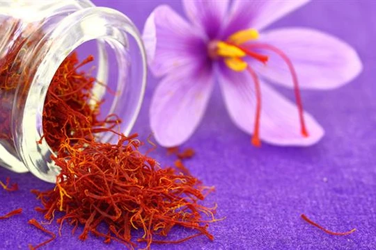 Gia vị làm từ nhụy hoa nghệ tây được gọi là Saffron