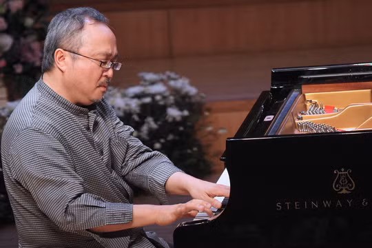 NSND Đặng Thái Sơn trong lần biểu diễn mừng mẹ tròn 100 tuổi tại Hà Nội (hồi năm 2017) - Ảnh do NSND Đặng Thái Sơn cung cấp