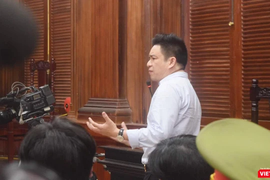 Bác sĩ Chiêm Quốc Thái bức xúc căng thẳng trong phiên tòa sơ thẩm 