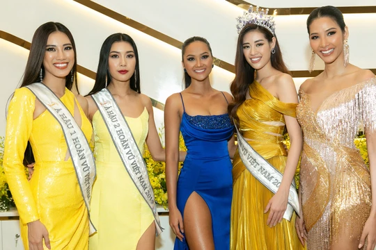 Hoa hậu H’Hen Niê, Á hậu Hoàng Thùy và Hoa hậu Khánh Vân, Á hậu Kim Duyên, Á hậu Thúy Vân