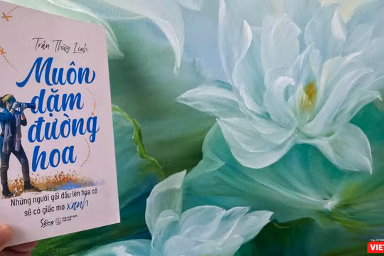 Họa sĩ - tác giả Trần Thùy Linh vừa giới thiệu "Muôn dặm đường hoa" tới công chúng đọc 