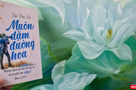 Họa sĩ - tác giả Trần Thùy Linh vừa giới thiệu "Muôn dặm đường hoa" tới công chúng đọc 