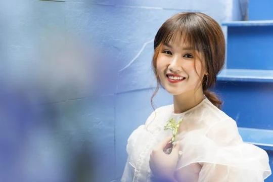 Ca sĩ Võ Hạ Trâm làm khán phòng bùng cháy ngập tràn cảm xúc 