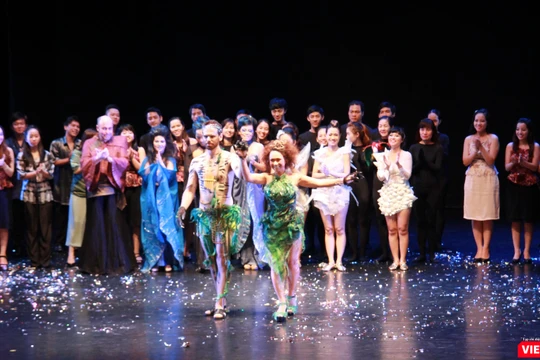 Vở "Cây sáo thần" đẹp lộng lẫy với phục trang của Quỳnh Paris 