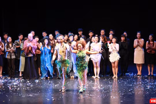 Vở "Cây sáo thần" đẹp lộng lẫy với phục trang của Quỳnh Paris 