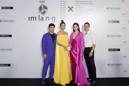 Thanh Hằng - Hà Hồ sóng đôi xuất hiện tại Triển lãm Nguyễn Công Trí