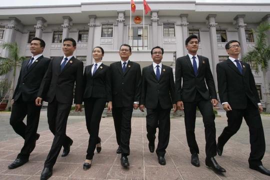 Cảnh phim "Dặm đường công lý" về nghề thẩm phán 