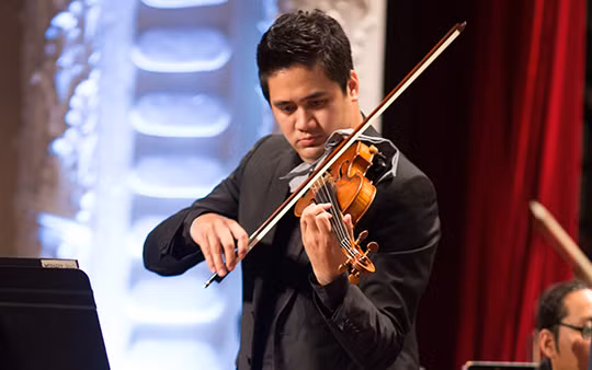 Tiến sĩ - NSƯT Bùi Công Duy được coi là tay đàn violin số 1 Việt Nam hiện nay 