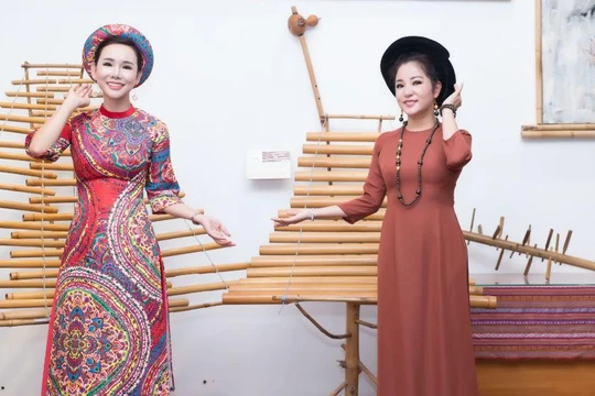 Nghệ sỹ Thúy Nga đeo vòng trầm hương, Đại sứ An Xinh diện áo dài Việt Hùng cùng "Thắp sáng ước mơ" cho trẻ em nghèo trong mùa Trung thu 
