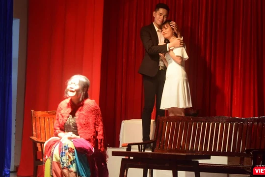 Toàn bộ các vở diễn hoàn toàn bằng tiếng Anh 