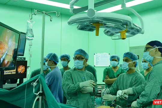 Sinh viên thực tập đến làm lợi cho BV hay làm "vướng tay, vướng chân" bác sĩ?