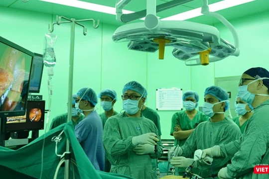 Sinh viên thực tập đến làm lợi cho BV hay làm "vướng tay, vướng chân" bác sĩ?