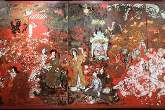 Đã rất nhiều bậc thầy trong làng mỹ thuật, đặc biệt là các họa sĩ chuyên về sơn mài, đều cho rằng Bảo tàng Mỹ thuật TP.HCM đã “hô biến” bảo vật quốc gia thành thứ… vô giá trị. 