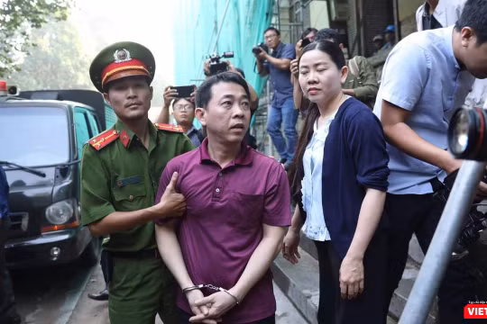 Bị cáo Nguyễn Minh Hùng đến tòa sáng 24/9 