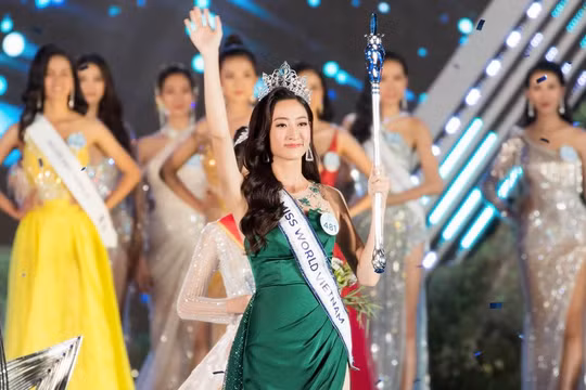 Hoa hậu Lương Thùy Linh vừa đăng quang đã vướng tin đồn mua giải do có mẹ giữ chức vụ cao tại Kho bạc Nhà nước tỉnh Cao Bằng