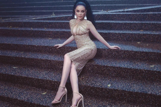 Lý Nhã Kỳ biến hóa khác lạ mỗi lần xuất hiện 