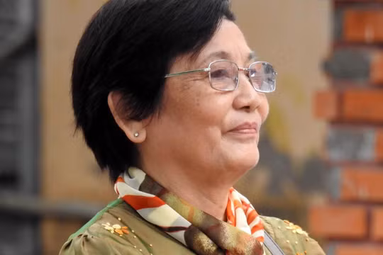 Nhà văn Dạ Ngân trên hành trình trao học bổng Quỹ khuyến học Dạ Ngân - Nguyễn Quang Thân 