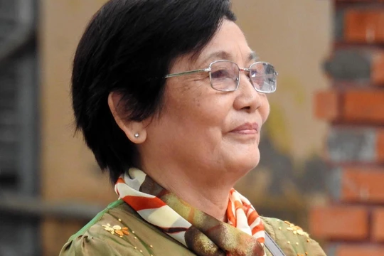 Nhà văn Dạ Ngân trên hành trình trao học bổng Quỹ khuyến học Dạ Ngân - Nguyễn Quang Thân 