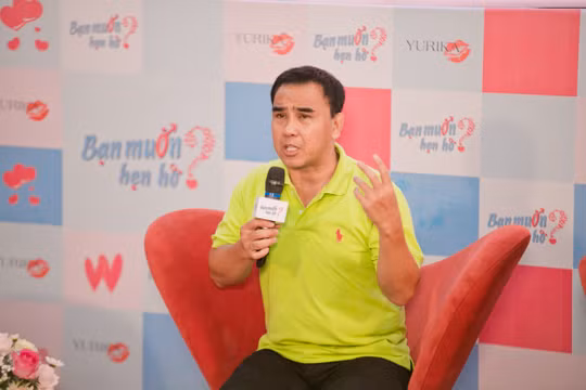 MC Quyền Linh xúc động rơi nước mắt trong họp báo về "Bạn muốn hẹn hò?" 