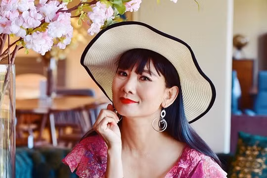 Bỏ qua những gánh nặng lo toan, NSƯT Mỹ Uyên đẹp bất chấp, đẹp không tuổi