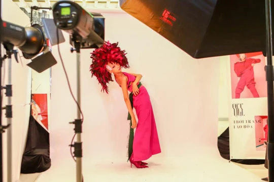 Vòng 2 Top Model Online các thí sinh đã có những buổi photoshoot đầy ấn tượng