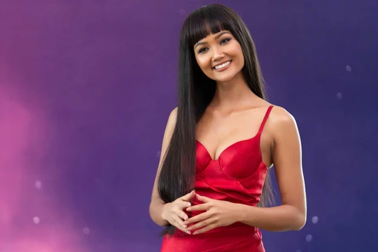 Hoa hậu H'Hen Niê với mái tóc rất dài nhưng vẫn nổi bật cá tính 