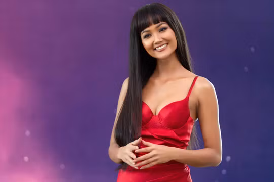 Hoa hậu H'Hen Niê với mái tóc rất dài nhưng vẫn nổi bật cá tính 