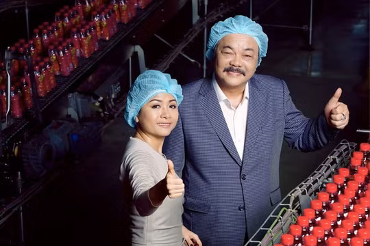 Cha con doanh nhân Trần Quí Thanh, Trần Uyên Phương gầy dựng và điều hành tập đoàn Tân Hiệp Phát 