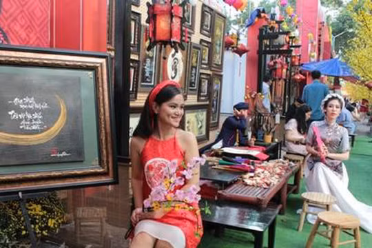 Phố Ông Đồ trở thành điểm hẹn văn hóa của người dân TP.HCM