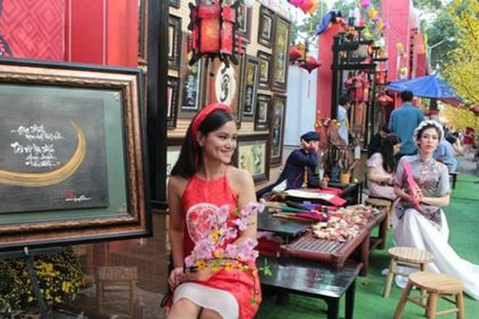 Phố Ông Đồ trở thành điểm hẹn văn hóa của người dân TP.HCM