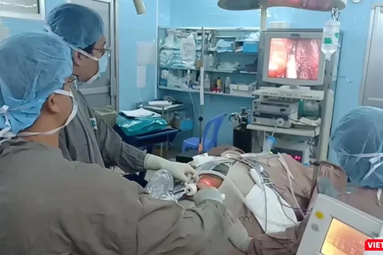 Ca phẫu thuật nội soi cắt u tuyến giáp qua ngả miệng tại BV Ung bướu TP.HCM