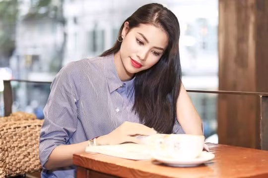 Hoa hậu Phạm Hương thể hiện nhiều chân dung khác nhau mỗi khi xuất hiện trước công chúng 