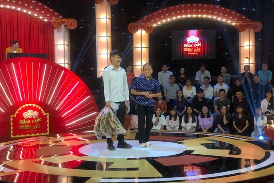 Sau "Người bí ẩn", bà Tân Vlog sẽ thực sự dấn thân vào showbiz khi chinh phục thêm "Thách thức danh hài"? 