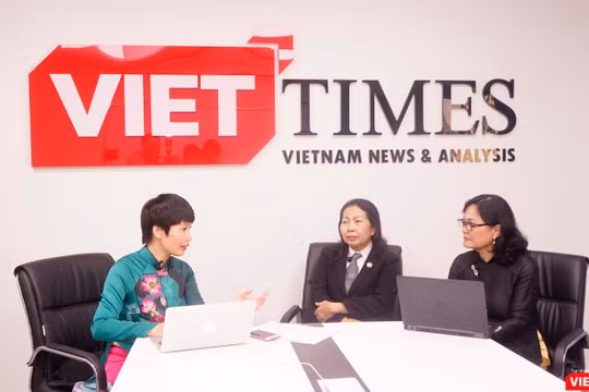 Nhà báo Hòa Bình (Tạp chí điện tử VietTimes), luật sư Trần Thị Ngọc Nữ và bác sĩ Nguyễn Lan Hải trong cuộc tọa đàm về nạn xâm hại tình dục trẻ em