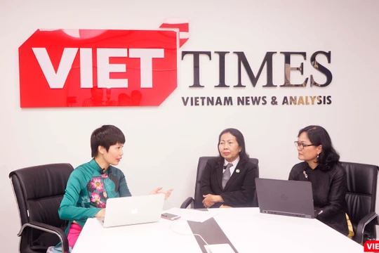 Nhà báo Hòa Bình (Tạp chí điện tử VietTimes), luật sư Trần Thị Ngọc Nữ và bác sĩ Nguyễn Lan Hải trong cuộc tọa đàm về nạn xâm hại tình dục trẻ em