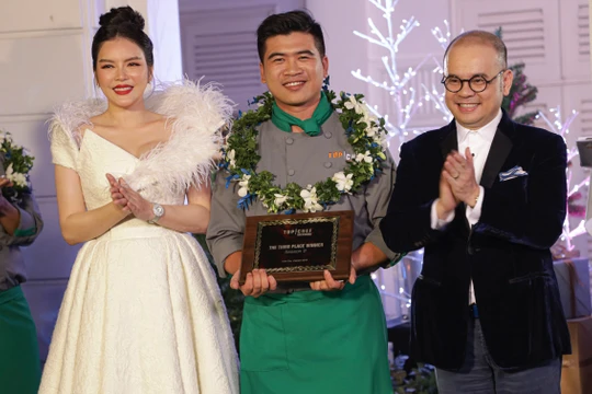 Chef Thành Vương trở thành Quán quân mùa 2 Đầu bếp Thượng đỉnh 