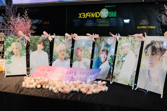 Tâm hồn nhiệt huyết (BTS: Bring The Soul) - Đạo diễn: Park Jun Soo, nhà sản xuất: Yun Ji-won.