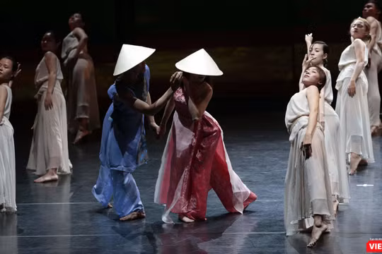 Vở múa đương đại "Truyện Kiều" đưa tác phẩm văn học của đại thi hào Nguyễn Du lên sân khấu 