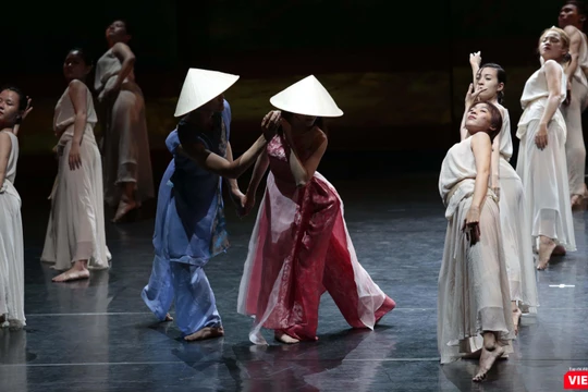 Vở múa đương đại "Truyện Kiều" đưa tác phẩm văn học của đại thi hào Nguyễn Du lên sân khấu 