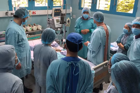 Ca phẫu thuật kéo dài tới 15 tiếng đồng hồ liền 