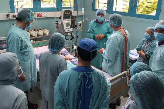 Ca phẫu thuật kéo dài tới 15 tiếng đồng hồ liền 