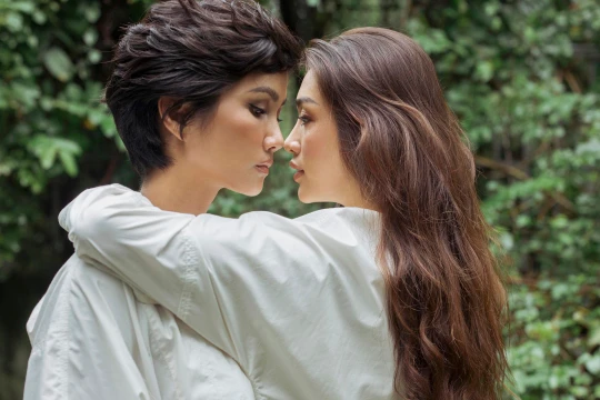 Hoa hậu H'Hen Niê và Á hậu Lệ Hằng 