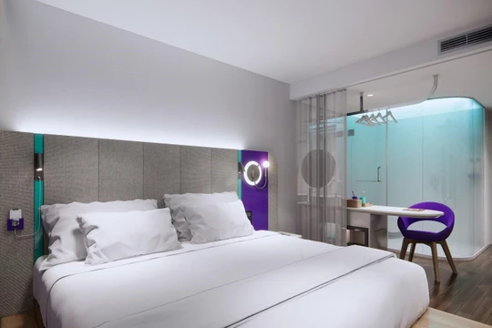 Đằng sau sự mở rộng mạnh mẽ của chuỗi khách sạn thuận ích đầu tiên của Việt Nam là một lối đi khác lạ trên thị trường