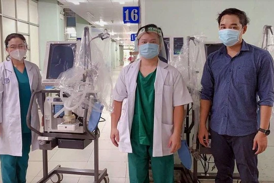 31 máy thở hiện đại do VPBank tài trợ đã được bàn giao cho các bệnh viện tại TPHCM và Long An ngay trong 2 ngày 19 - 20.7 (2)