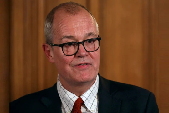 Trưởng Cố vấn khoa học của Chính phủ Anh, Sir Patrick Vallance (Ảnh: Mirror.uk)