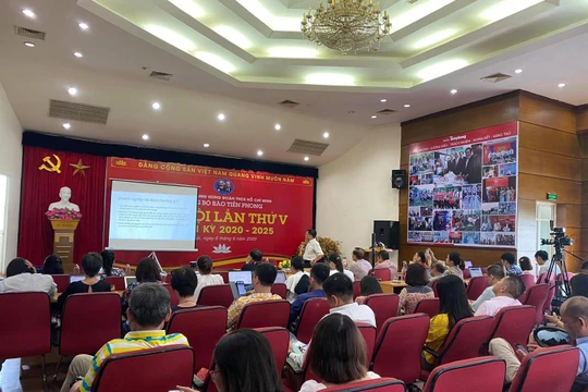 Toàn cảnh buổi sinh hoạt của CLB Cafe Số sáng 9/6. Ảnh HB