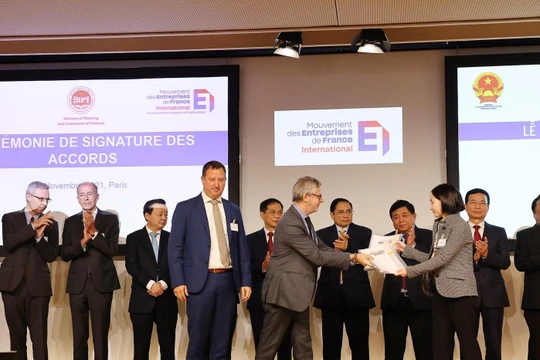 IDS Equity Holdings tham gia đầu tư Đại Học Quản Lý Châu Âu