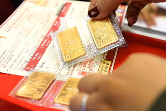 Vàng miếng SJC quay đầu về mức giao dịch 122.000.000 đồng/lượng chiều bán ra. Ảnh minh hoạ.