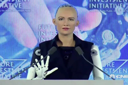 Sophia đã được Ả rập Xê út cấp tư cách công dân, là công dân robot đầu tiên trên thế giới 